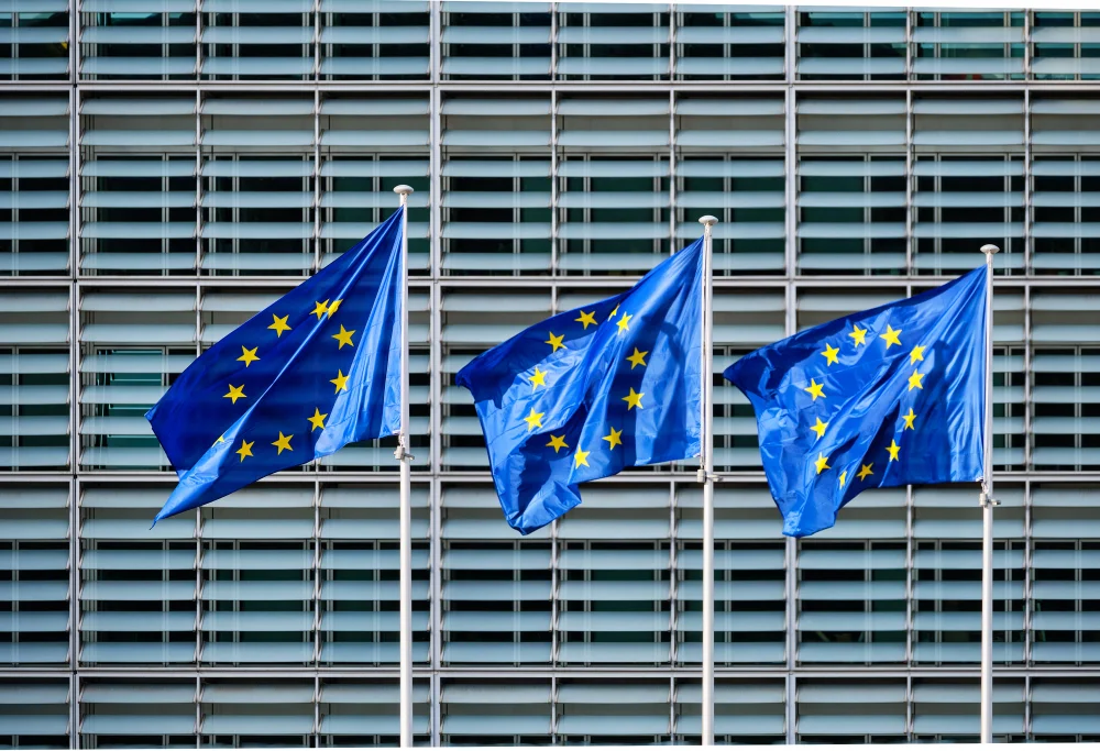 Unia Europejska poprzez DMA stara się chronić konsumentów przed nadużyciami.