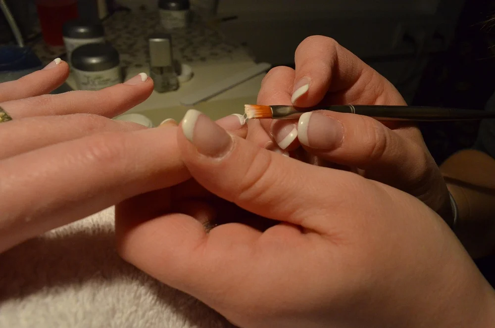 W salonie manicure pochłaniacz pyłu znacząco zwiększa komfort pracy.